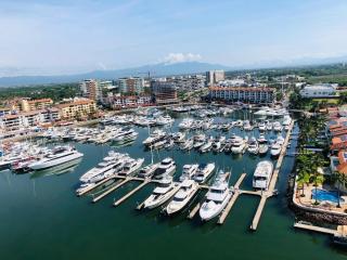 Luxurious Oceanfront condo with Unmatched Panoramic Views - Puerto Vallarta - 7