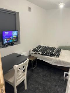 New flat, own bathroom, sitting room & large bedroom - Walsall - 3