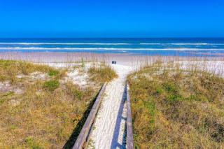 Comfortable retreat with large yard & beautiful furnishings - close to beaches - 5