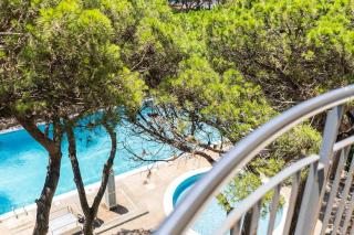 SeaHomes Vacations - Seafront Apt in Blanes with PKG - Blanes - 2