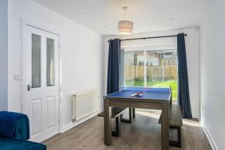 NEW! 4Bed Home, Pool Table, FREE Parking, SMART TV - Manchester - 4