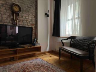 2Br, 2Ba, 1st Floor of Historical Building ,Galata - Istambul - 4