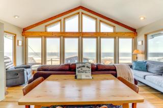 Walk to Beach Oregon Coast Escape with Hot Tub! - 4