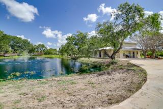 Fishing Pond and Paddle Boat Home in Hempstead! - Hempstead - 8