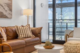 Coastal Chic - Modern Retreat Newcastle Beach - 9