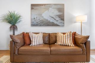 Coastal Chic - Modern Retreat Newcastle Beach - Newcastle - 4