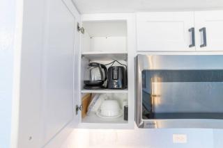 Trendy Studio in the Heart of Honolulu - 21F - 5