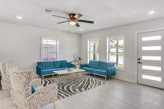 Less Than 1 Mi to Beach Pet-Friendly Galveston Retreat! - 7