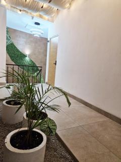 Amplia-Confortable con cama King, Area de Miraflores H16 - El Rodeo - 8