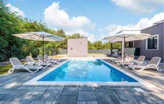 Amazing Apartment In Nedescina - 1