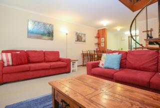 Cedar Holiday Units - Apartment 2 - Bright - 7