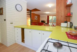 Cedar Holiday Units - Apartment 2 - Bright - 3
