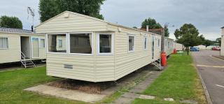 Cosy 8 Berth Caravan At Highfield Grange Holiday Park In Essex Ref 26724Wr - 9