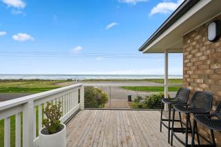 Esplanade Escape Absolute Beachfront WIFI-NBN - Middleton - 5