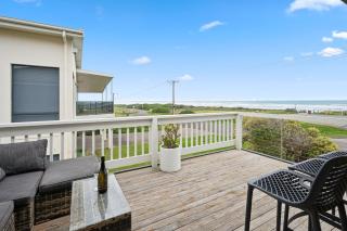 Esplanade Escape Absolute Beachfront WIFI-NBN - Middleton - 3