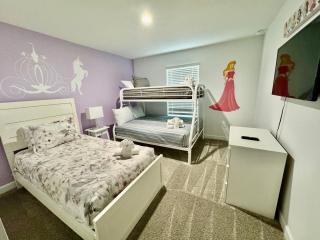 Elegant Vacation Home with Pool in Champions Gate - Davenport - 6