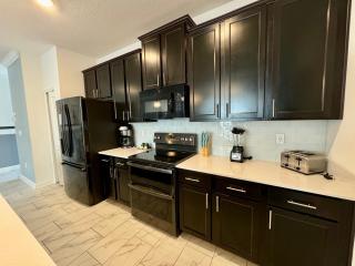 Elegant Vacation Home with Pool in Champions Gate - Davenport - 2