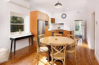 White Rabbit on Jones- central sophistication - Albury - 9