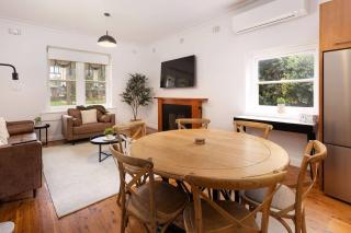 White Rabbit on Jones- central sophistication - Albury - 8