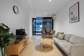 Graceful 2 bed 2 bath apt near CBD TF704A24 - 2