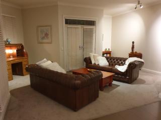 Sophisticated Elegance at the Gardens - Albury - 3