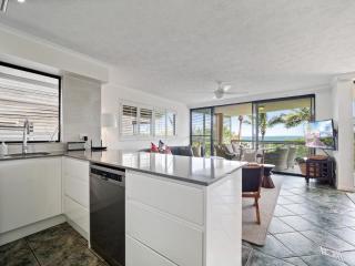 Mooloomba Two by Discover Stradbroke - Point Lookout - 4