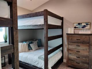 Paradise View Lodge - Amazing Lake Views, Playroom, Pool, HotTub! - Fish Haven - 8