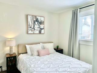 Modern Deluxe Kitchen, King Bed, Laundry, Prime location & Free Parking - Renton - 4