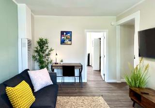 Modern Deluxe Kitchen, King Bed, Laundry, Prime location & Free Parking - Renton - 9