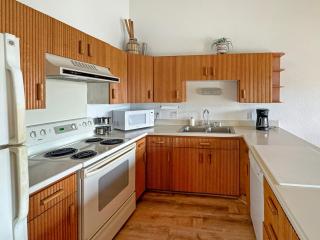 Large 1 Bedroom, Ocean View , Pool, Beach Access, Tennis & Pickle Ball - Koloa - 6