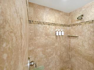 Large 1 Bedroom, Ocean View , Pool, Beach Access, Tennis & Pickle Ball - Koloa - 3