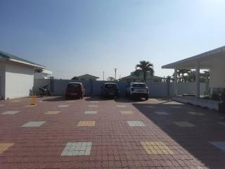 King Farmhouse with Pool, Lawn, & Gazebo, Book Now! - Alūr - 9