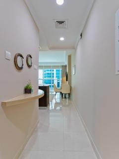 Premium Canal View Spacious Studio in the heart of Business Bay - 3