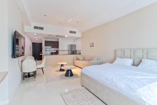 Premium Canal View Spacious Studio in the heart of Business Bay - 2