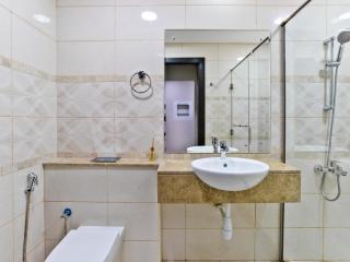 Premium Canal View Spacious Studio in the heart of Business Bay - 4