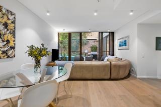 'the Courtyard Retreat' Designer Abode, Mosman - 9