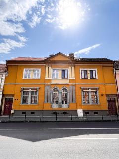 November Apartment - Newly Renovated Central Apartment near Theatre, Old Town - Braşov - 4
