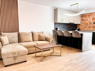 November Apartment - Newly Renovated Central Apartment near Theatre, Old Town - Braşov - 2