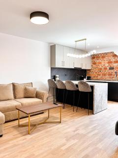 November Apartment - Newly Renovated Central Apartment near Theatre, Old Town - Braşov - 1