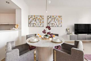 Luxury 2BR Burj View with Pool Walk to Mall & Metro Dining Shopping - 8