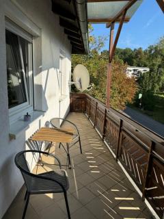 Ferienwohnung "Jumbo" in Coburg ! - 100qm im OG1 mit Privatparkplatz & Balkon - 1