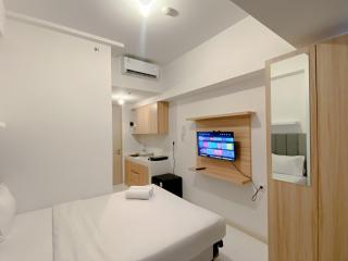 Restful and Good Deal Studio at Tokyo Riverside PIK 2 Apartment By Travelio - Rawalembang - 8