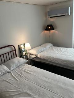 30sec to Hapjeong St Hotel style twin - Seul - 5