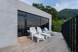 Road96 Caravan and Poolvilla - 9