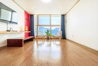 Tongyoung Martis Beach Pension - Tongyeong - 1