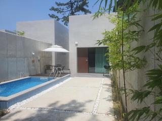 Gochang Oroshi Pool Villa - 8