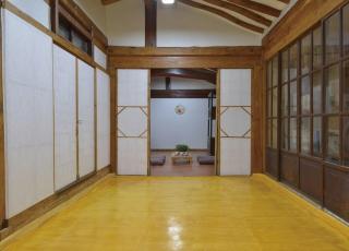 Gyeongju Stone Lantern Home Hanok Stay - Gyeongju - 8