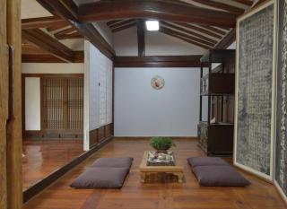 Gyeongju Stone Lantern Home Hanok Stay - Gyeongju - 6