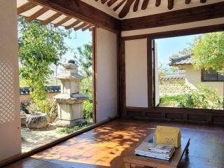 Gyeongju Stone Lantern Home Hanok Stay - Gyeongju - 4