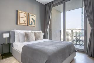 Blueground 5242 Tower 1 sea view pool DXB-964 - 2